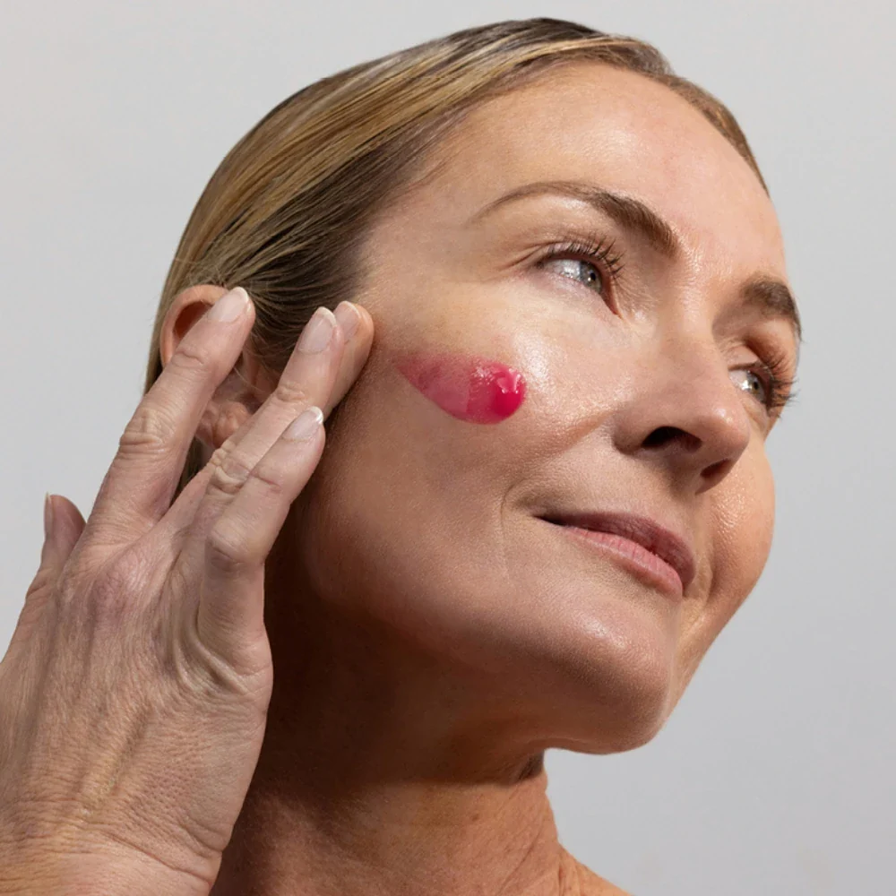hylavive-application-cheek