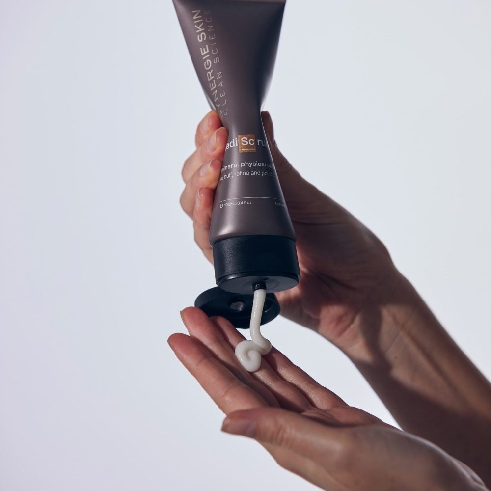 MediScrub 100ml-2-Model Image